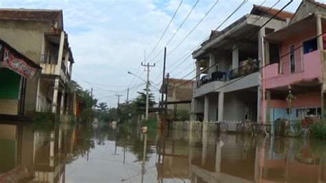 Ratusan Rumah Di Kabupaten Bandung Terendam Banjir Hingga Meter