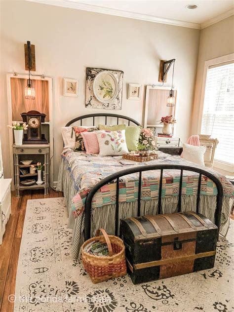 9 Antique And Vintage Bedroom Ideas For A Modern Farmhouse Style