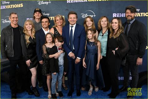 Photo: jeremy renner family daughter ava rennervations premiere 01 ...