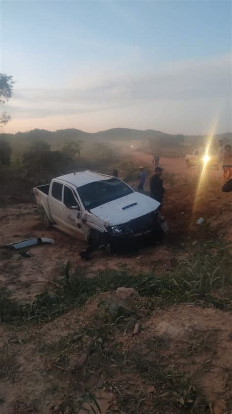 Fugindo De Outro Acidente Caminhonete Colide De Frente Picape E