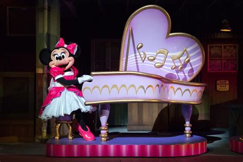 Minnie Mouse On Stage In Front Of A Piano