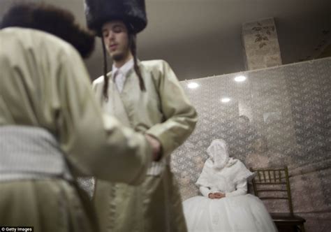 Haredi Ultra Orthodox Jewish Wedding In Jerusalem Daily Mail Online