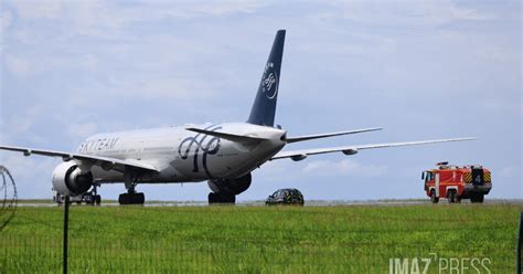 A Roport Roland Garros Un Vol D Air France Immobilis Au D Collage