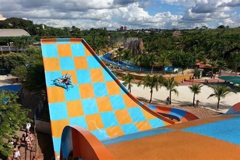 13 melhores parques aquáticos do Brasil para uma diversão completa