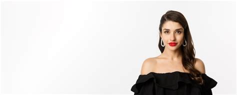 Free Photo Fashion And Beauty Concept Closeup Of Elegant Brunette Woman With Earrings Wearing