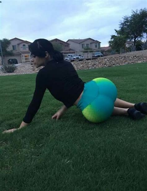 Jailyne Ojeda Wow 3 Glammy Phat Azz Godess Shape Of You Tight Jeans Natural Body Hot
