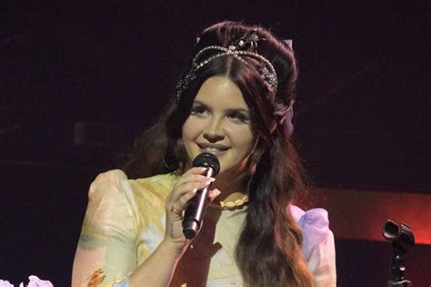 Lana Del Rey Announces Limited Run Of Fall U S Tour Dates