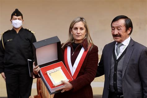 Presidenta Del Congreso Firma En La Ciudad Del Cusco La Aut Grafa De