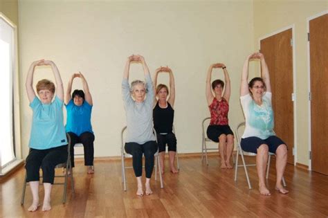 Ejercicios De Yoga En Silla Efectivos Para Adultos Mayores