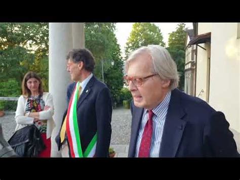 Vittorio Sgarbi Nei Giorni Scorsi In Visita Al Sacro Monte Di Orta