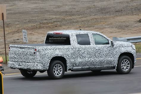 Spyshots Chevrolet Silverado Shows More Design Details