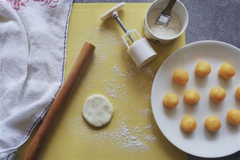 Snowskin Mooncake with Custard Filling Recipe - The Bakeanista