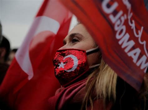 Thousands Protest In Turkey Over Istanbul Mayors Conviction Today