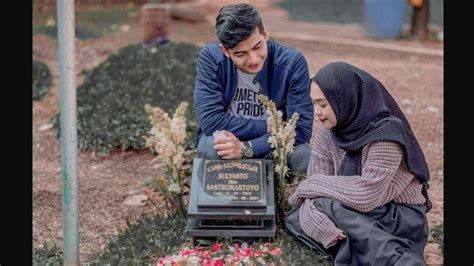 Ria Ricis Ajak Teuku Ryan Ke Makam Sang Ayah Kenalkan Sosok Pujaan