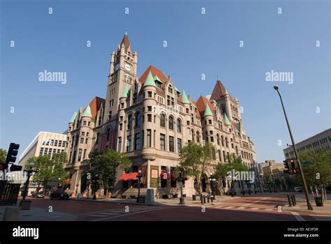 Minnesota Twin Cities Minneapolis Saint Paul The Landmark Building In