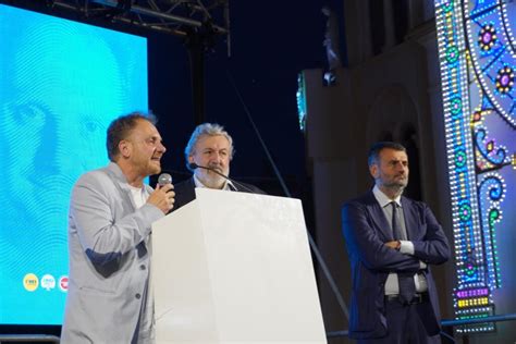 La Marca Incoraggiante Il Sostegno Di Decaro Ed Emiliano