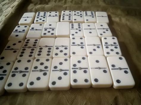 Ancien Jeu De Domino Complet En Os Et Ebene Avec Sa Boite Eur