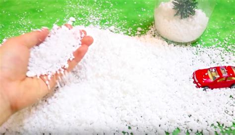 Comment faire de la neige artificielle pour vos décorations de Noël