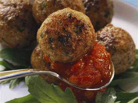 Italienische Fleischbällchen in Tomatensauce Rezept EAT SMARTER