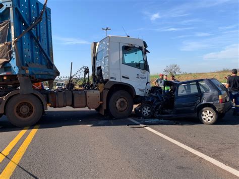 Acidente Entre Carro E Bitrem Canavieiro Deixa Votuporanguense