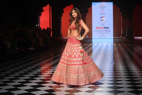 Bombay Times Fashion Week 2023 Shilpa Shetty Steals The Show In A Stunning Red Lehenga Filmibeat