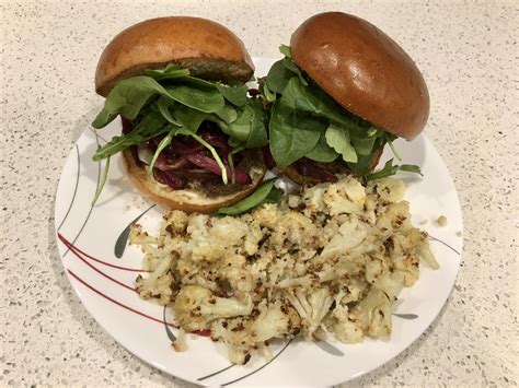 Caramelized Onion Burgers Double Portioned R Hellofresh