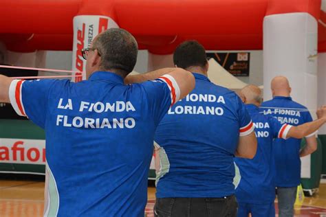 Unione Storica Nel Tiro Alla Fionda Atleti Normodotati E Disabili