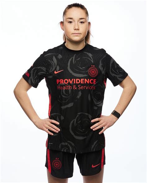 Olivia Moultrie (15) makes history signing with NWSL's Portland Thorns ...