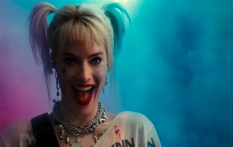 Review Margot Robbie Brings The Fantabulous Fun In Birds Of Prey