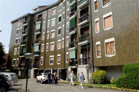 Lite In Un Condominio A Milano Enne Uccide Il Vicino A Coltellate