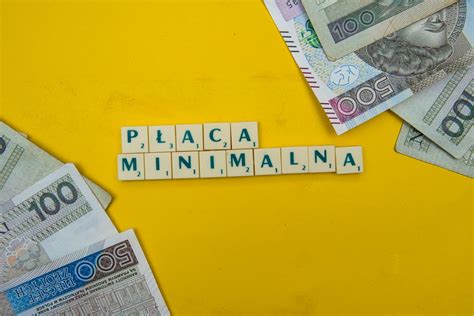 Płaca minimalna 2025 Czy będzie zrównana z pensją zasadniczą Co z