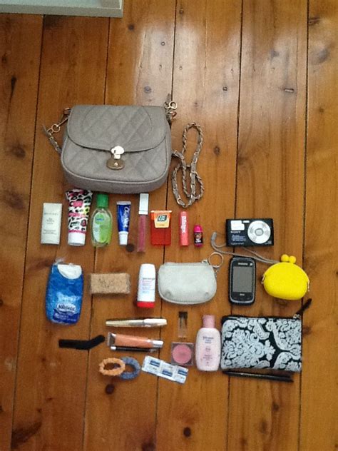 Pin By Tracy Lawrence On Whats In Your Bag Purse Essentials Handbag Essentials Whats In My