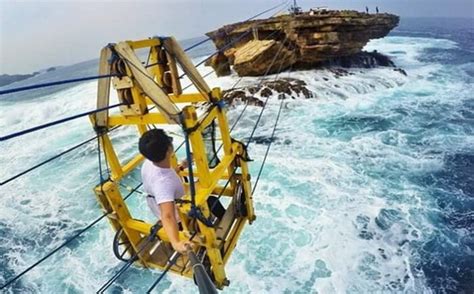 Gondola Pantai Timang Destinasi Wisata Ekstrim Di Jogja Berani Coba