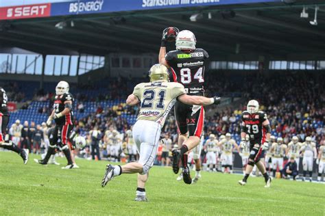 Sieg Gegen Dresden Monarchs Lions Verteidigen Spitzenplatz