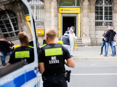 Vier Verletzte bei Überfall auf Geldtransporter in Berlin SN at