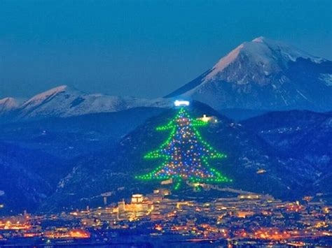 L albero di Natale più grande del mondo Gubbio Pg