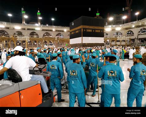 July Mecca Jedddah Saudi Arabia Workers Clean The Floor Of