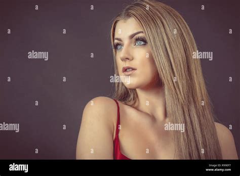 Photoshoot Brunette Girl Hi Res Stock Photography And Images Alamy