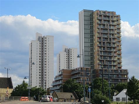 Tower Blocks Plumstead South Of The Western Way The A201 Flickr