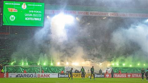 Wegen Pyro Der Vfl Wolfsburg Muss Strafe Zahlen