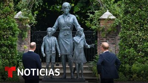 Los Pr Ncipes William Y Harry Inauguran La Estatua De La Princesa