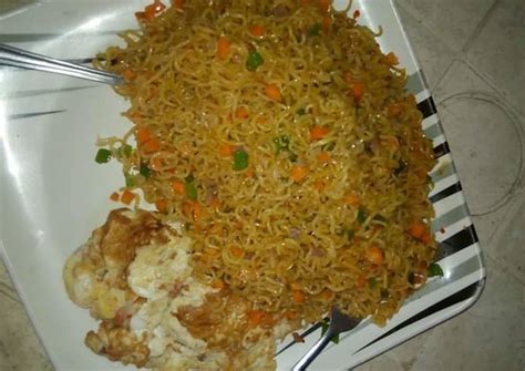 Spicy indomie with fried egg Recipe by Hashal Anani - Cookpad