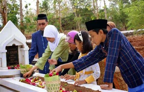 Tata Cara Ziarah Kubur Yang Benar