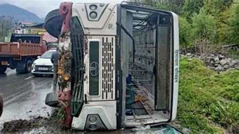 Kullu Accident News मनाली से दिल्ली आ रही बस पलटी 40 यात्री थे सवार