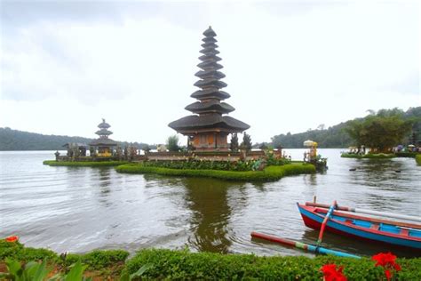 Ulun Danau Beratan Temple - Asian Itinerary