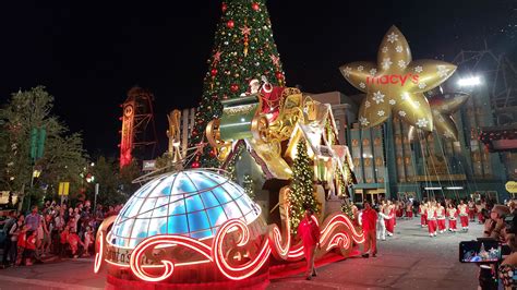 Universal Christmas Parade 2024 - Loria Joleen