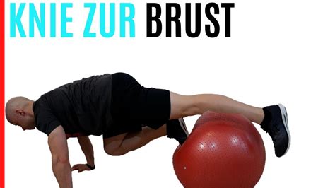 Bauchmuskel Training Mit Knie Zur Brust Auf Dem Gymnastikball