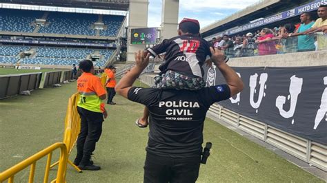 Polícia Civil devolve para mãe menino abandonado pelo pai durante jogo