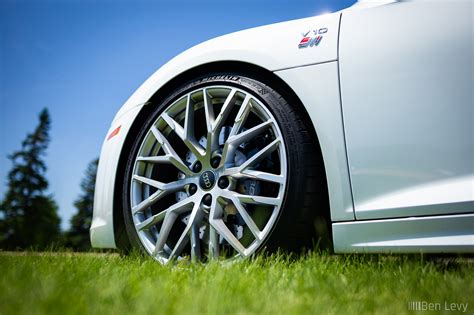 20 Inch Wheel On White Audi R8