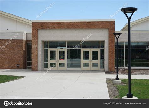 Modern school exterior Stock Photo by ©cfarmer 263146126